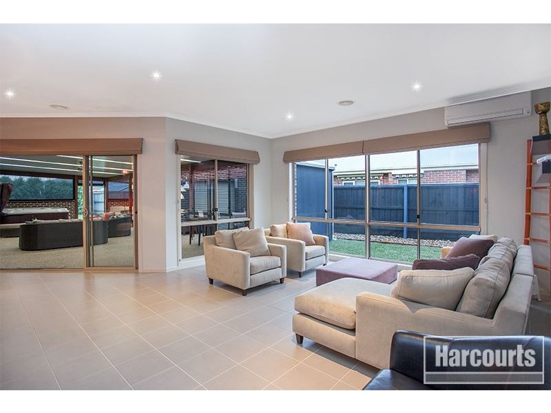 12 Dennis Avenue, Pakenham VIC 3810