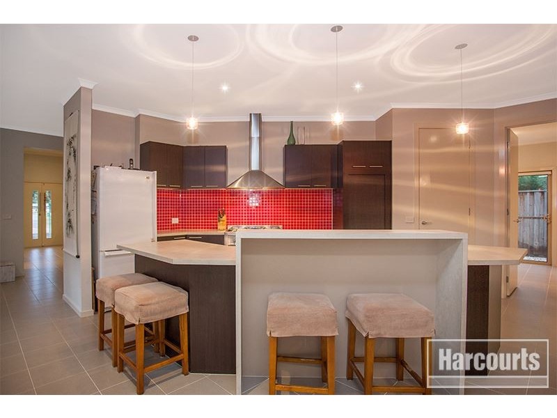 12 Dennis Avenue, Pakenham VIC 3810