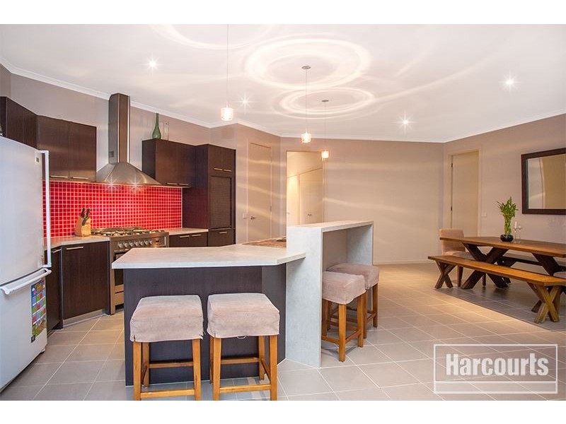 12 Dennis Avenue, Pakenham VIC 3810