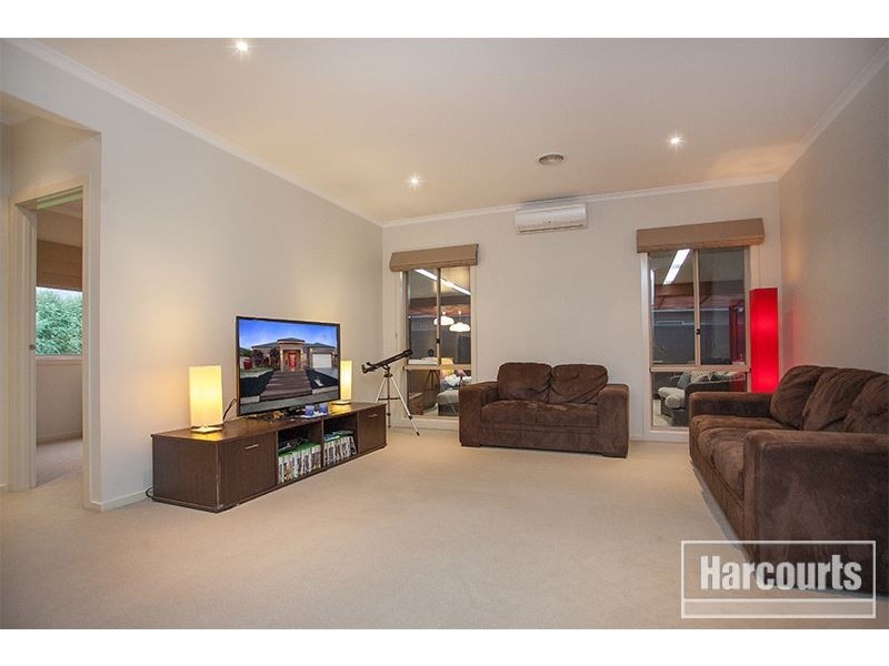 12 Dennis Avenue, Pakenham VIC 3810