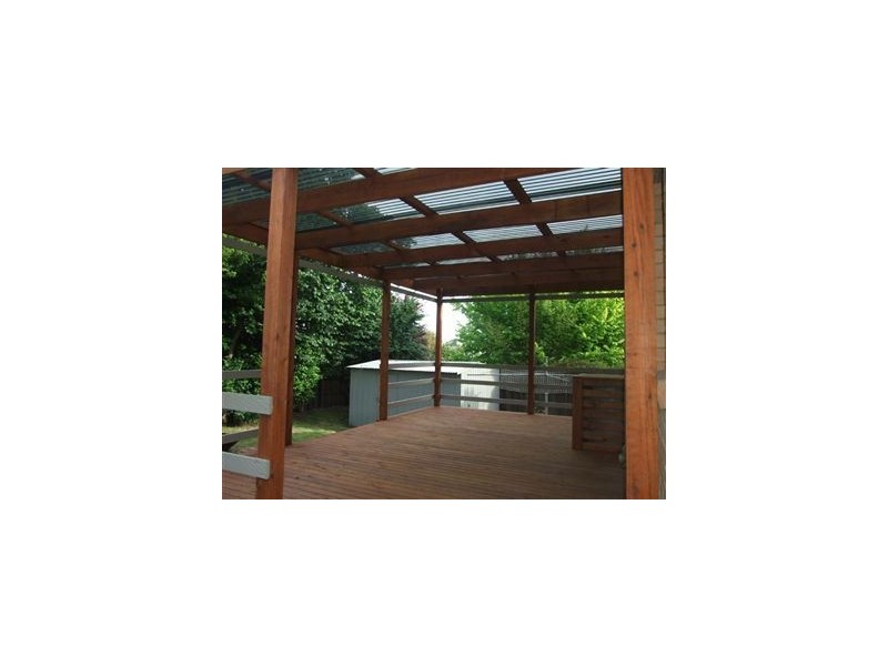 10 Deveney Street, Pakenham VIC 3810