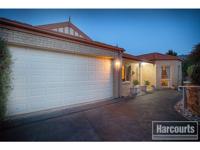 18 Stockmans Circuit, Pakenham VIC 3810