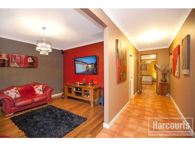 18 Stockmans Circuit, Pakenham VIC 3810