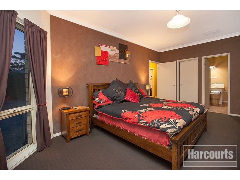 18 Stockmans Circuit, Pakenham VIC 3810