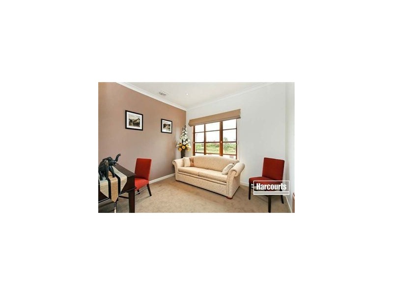 32 Clearwater Drive, Pakenham VIC 3810