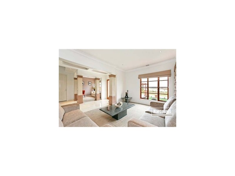 32 Clearwater Drive, Pakenham VIC 3810