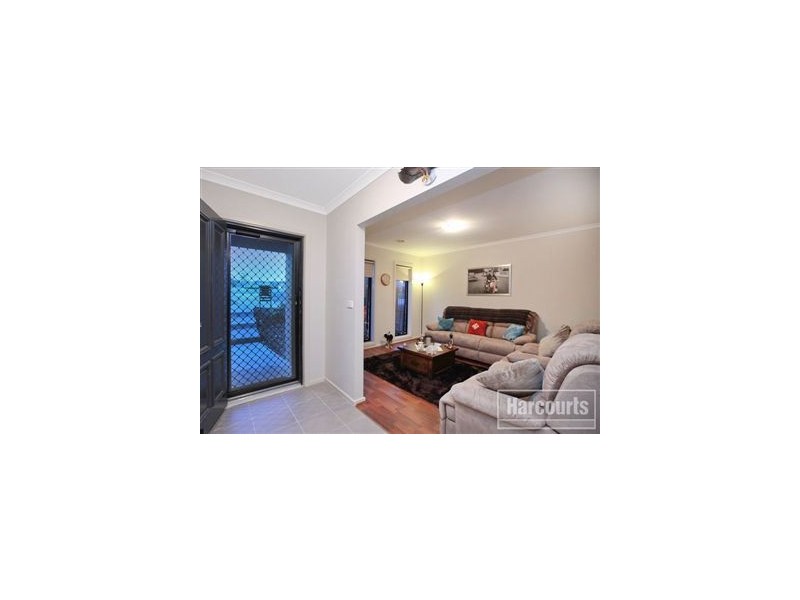 30 Caspian Chase, Pakenham VIC 3810