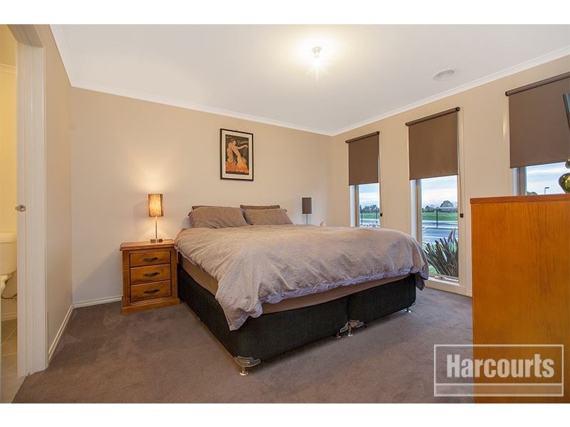 33 Syme Road, Pakenham VIC 3810