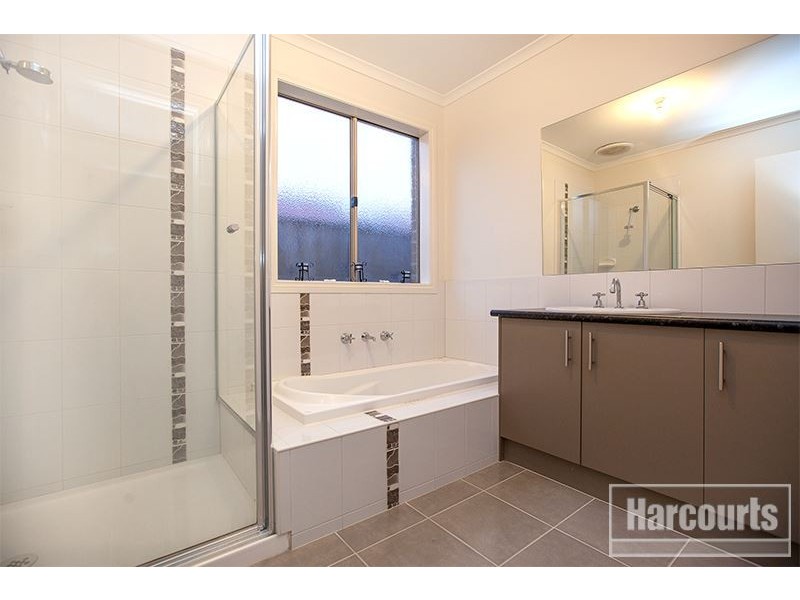 33 Syme Road, Pakenham VIC 3810