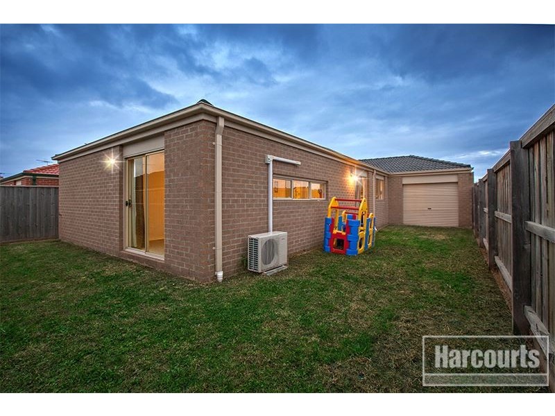 33 Syme Road, Pakenham VIC 3810