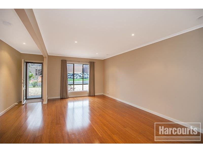 7 Victoria Place, Pakenham VIC 3810