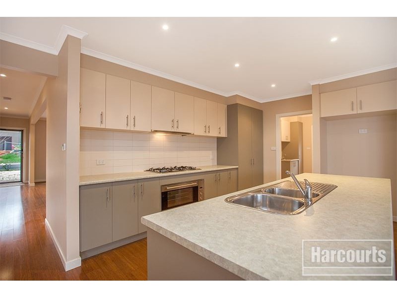 7 Victoria Place, Pakenham VIC 3810