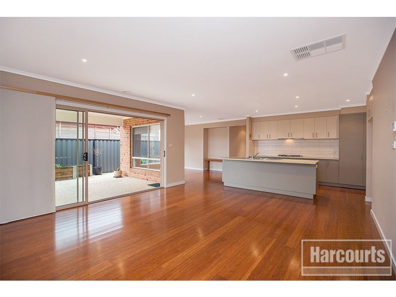 7 Victoria Place, Pakenham VIC 3810