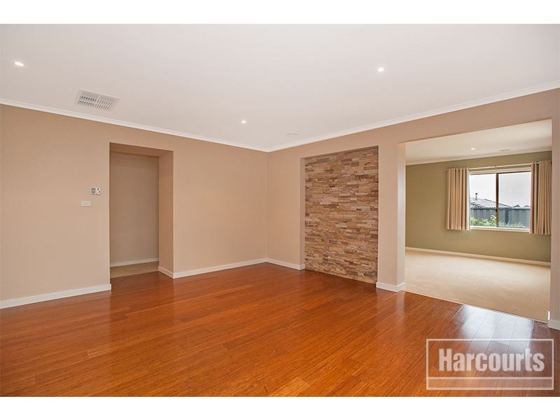 7 Victoria Place, Pakenham VIC 3810