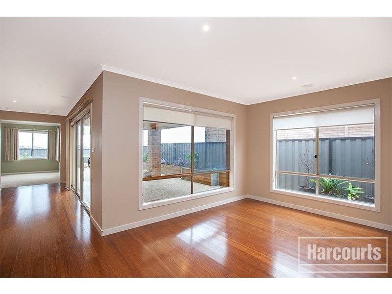 7 Victoria Place, Pakenham VIC 3810
