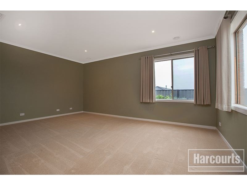 7 Victoria Place, Pakenham VIC 3810