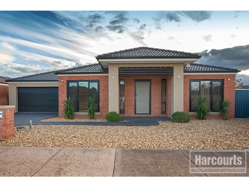 16 Blackwood Drive, Pakenham VIC 3810