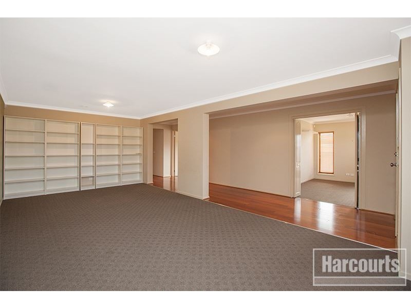 16 Blackwood Drive, Pakenham VIC 3810