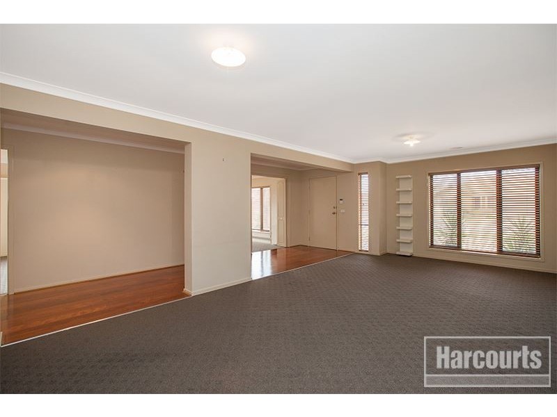 16 Blackwood Drive, Pakenham VIC 3810