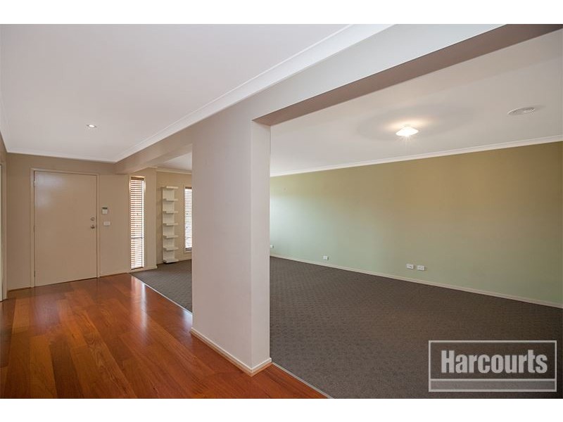 16 Blackwood Drive, Pakenham VIC 3810