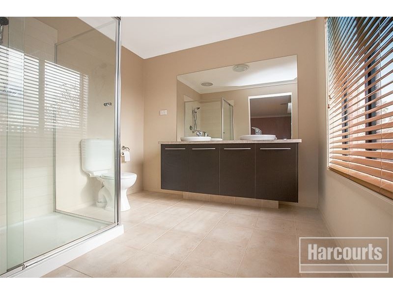 16 Blackwood Drive, Pakenham VIC 3810