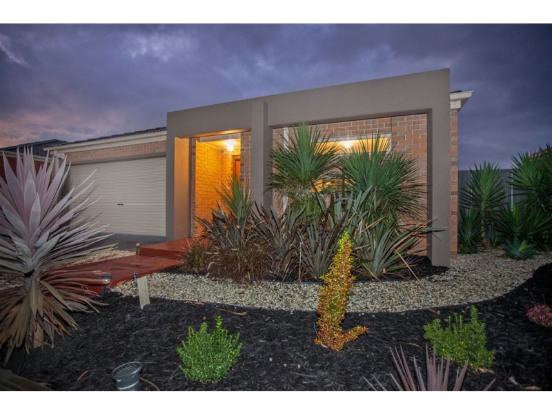 5 Macadamia Street, Pakenham VIC 3810