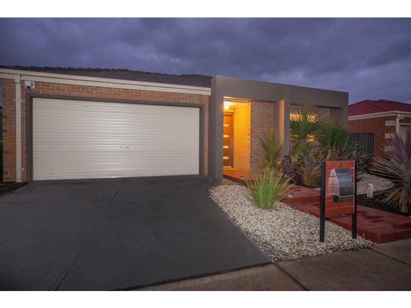 5 Macadamia Street, Pakenham VIC 3810