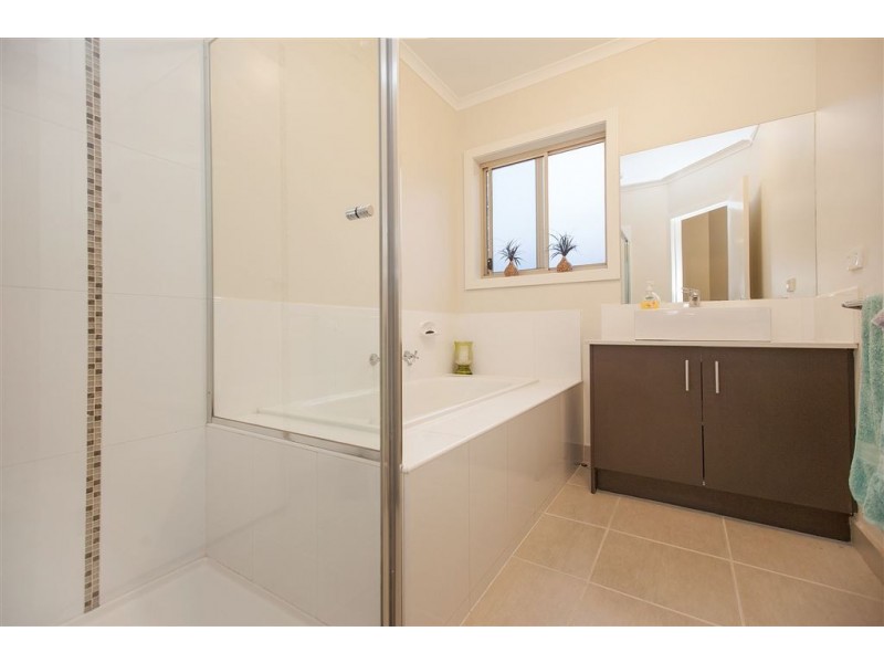 5 Macadamia Street, Pakenham VIC 3810