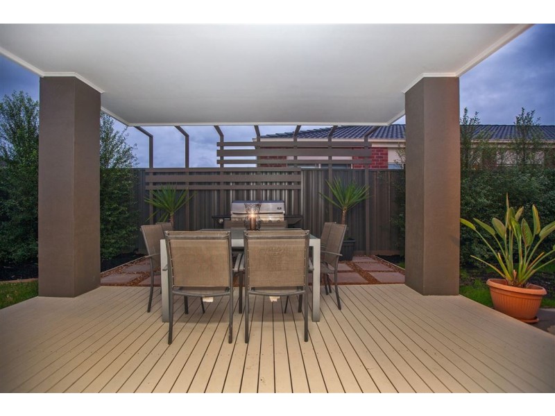 5 Macadamia Street, Pakenham VIC 3810