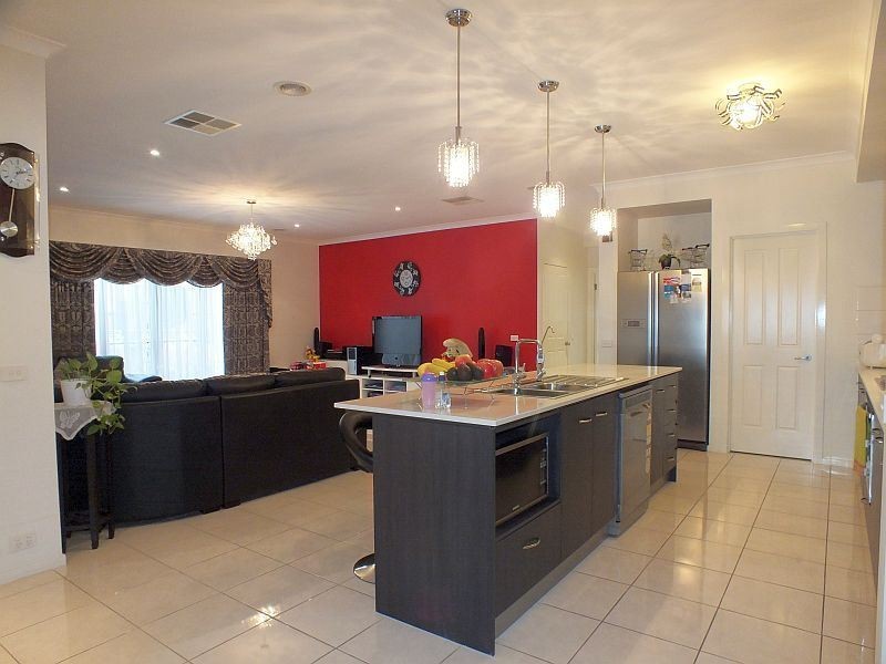 16 Rose Garden Avenue, Officer VIC 3809