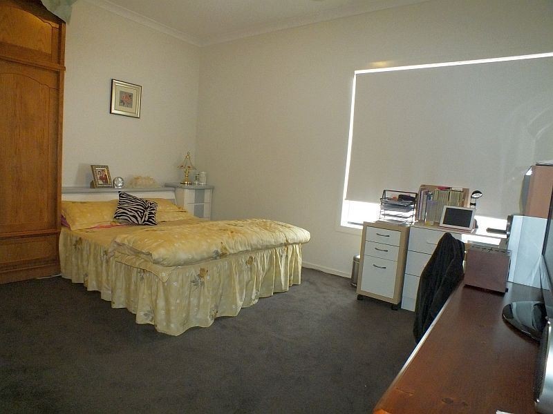 16 Rose Garden Avenue, Officer VIC 3809