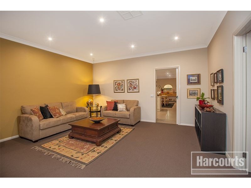 4 Dugan Court, Pakenham VIC 3810