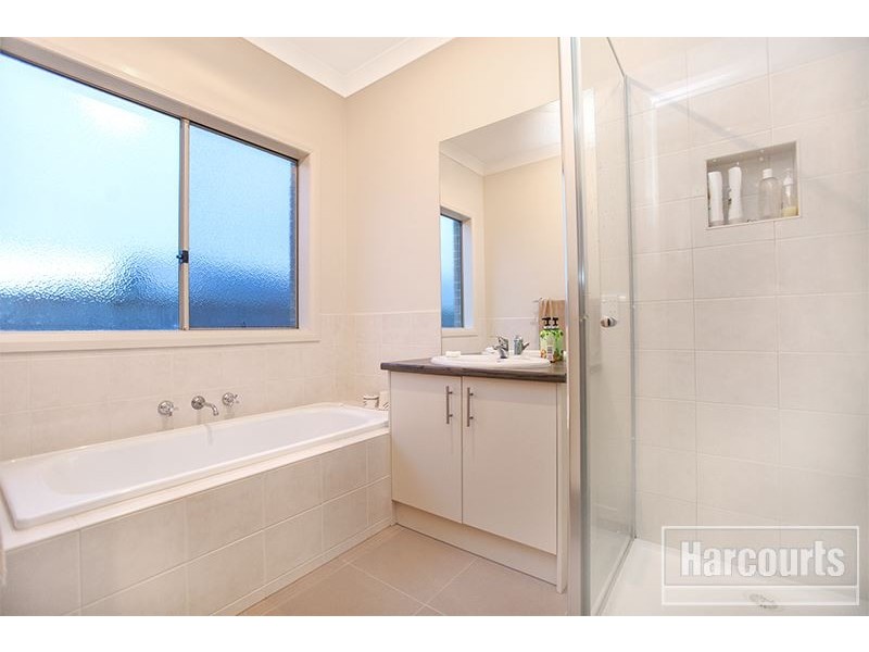 4 Dugan Court, Pakenham VIC 3810