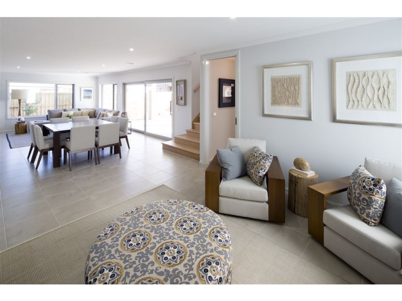 13 Stoneleigh Road, Cranbourne North VIC 3977