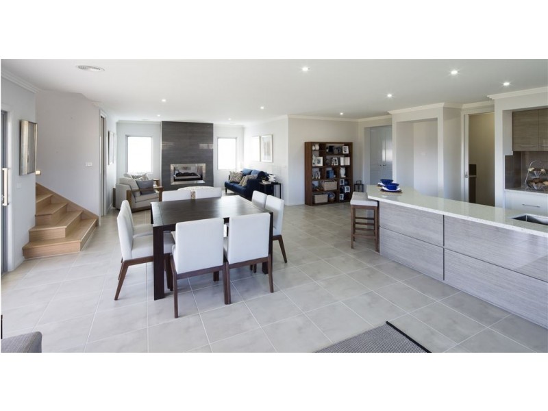 13 Stoneleigh Road, Cranbourne North VIC 3977