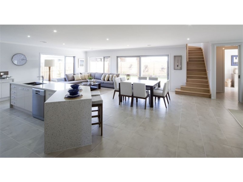 13 Stoneleigh Road, Cranbourne North VIC 3977