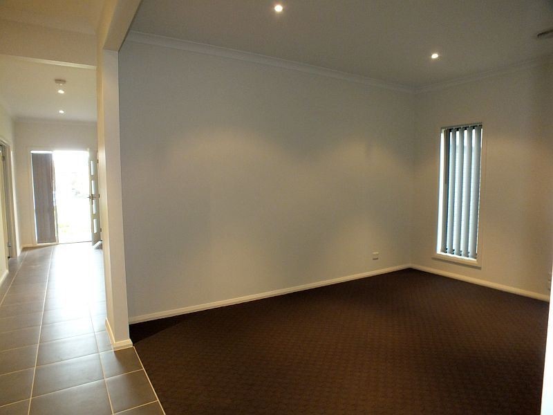 12 Park Orchard Drive, Pakenham VIC 3810