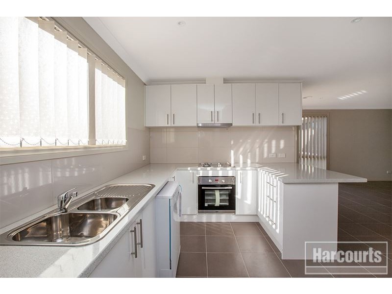 14 Greendale Boulevard, Pakenham VIC 3810