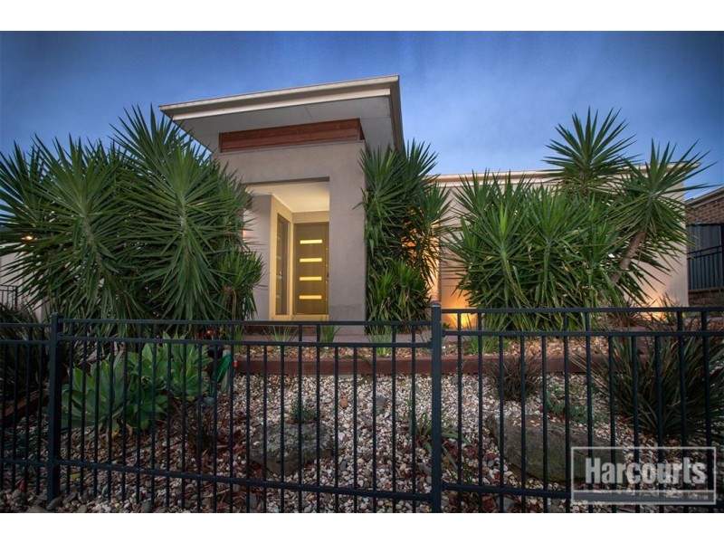 10 Lucerne Circuit, Pakenham VIC 3810