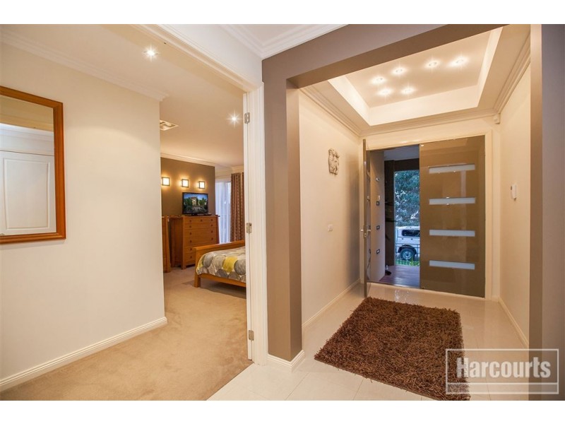 10 Lucerne Circuit, Pakenham VIC 3810