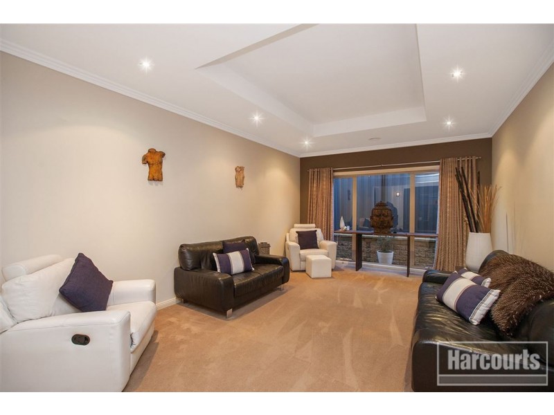 10 Lucerne Circuit, Pakenham VIC 3810