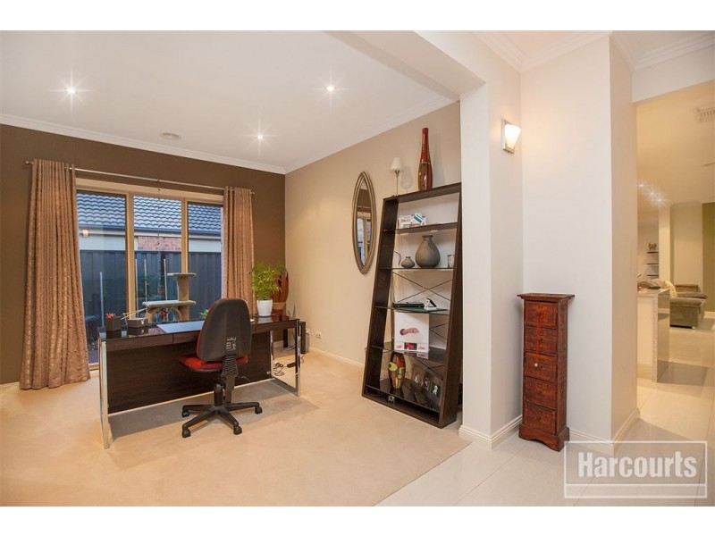 10 Lucerne Circuit, Pakenham VIC 3810