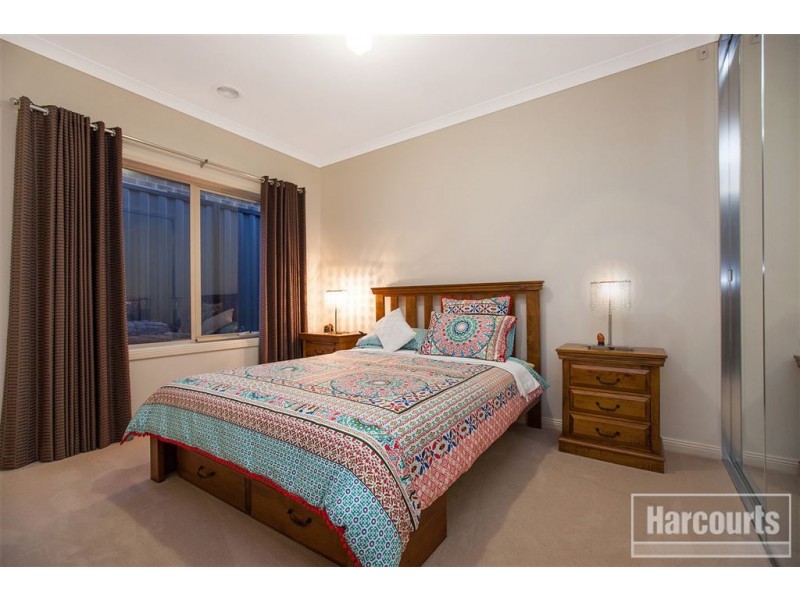 10 Lucerne Circuit, Pakenham VIC 3810