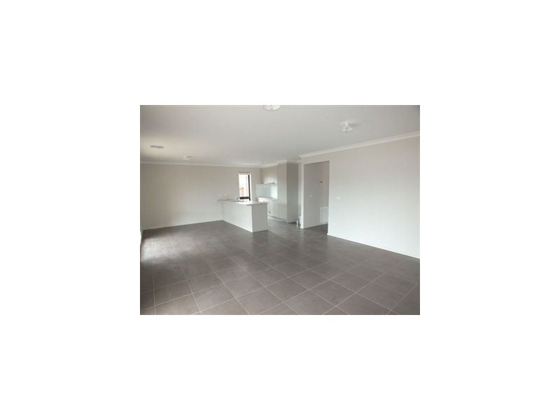 15 Herbert Street, Pakenham VIC 3810