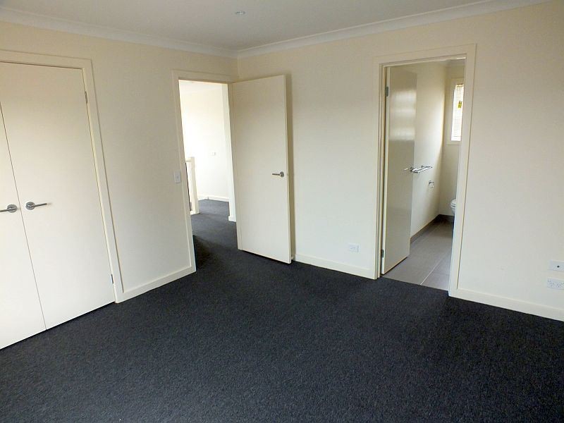 11 Laurina Link, Pakenham VIC 3810