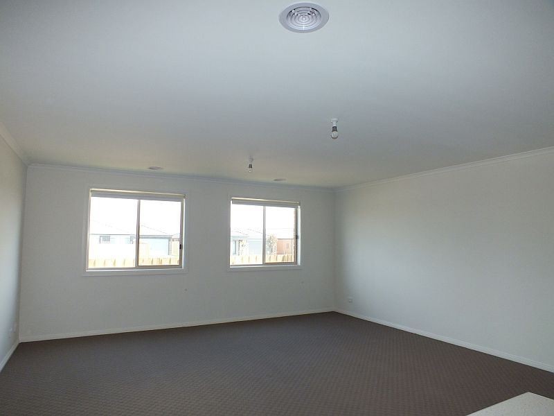 26 Discovery Street, Pakenham VIC 3810