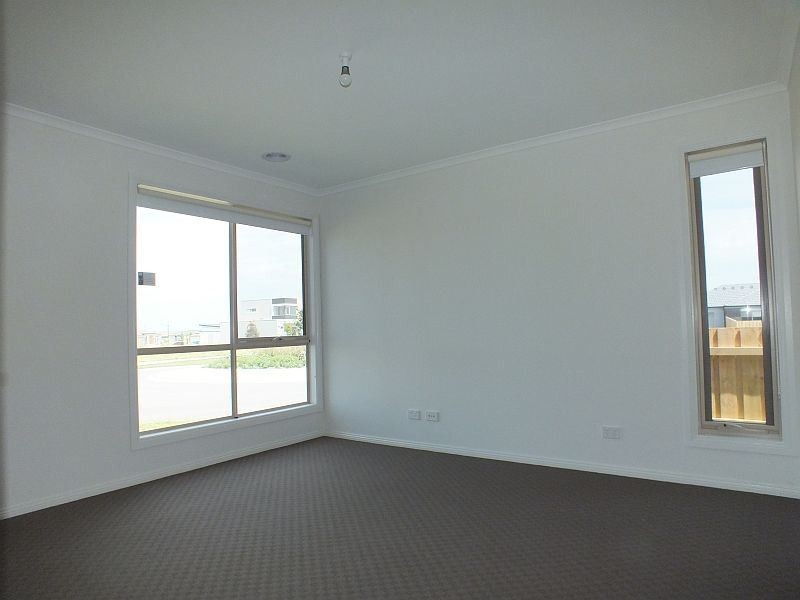 26 Discovery Street, Pakenham VIC 3810