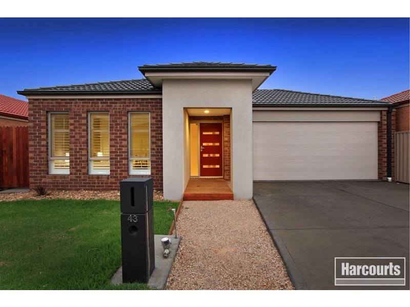 43 Villella Drive, Pakenham VIC 3810