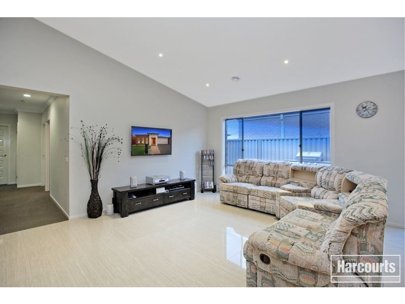 43 Villella Drive, Pakenham VIC 3810