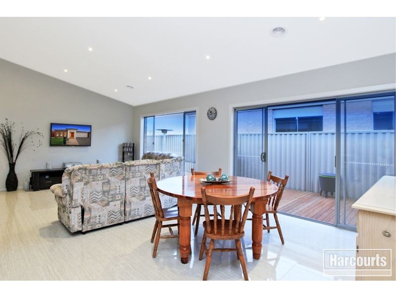 43 Villella Drive, Pakenham VIC 3810